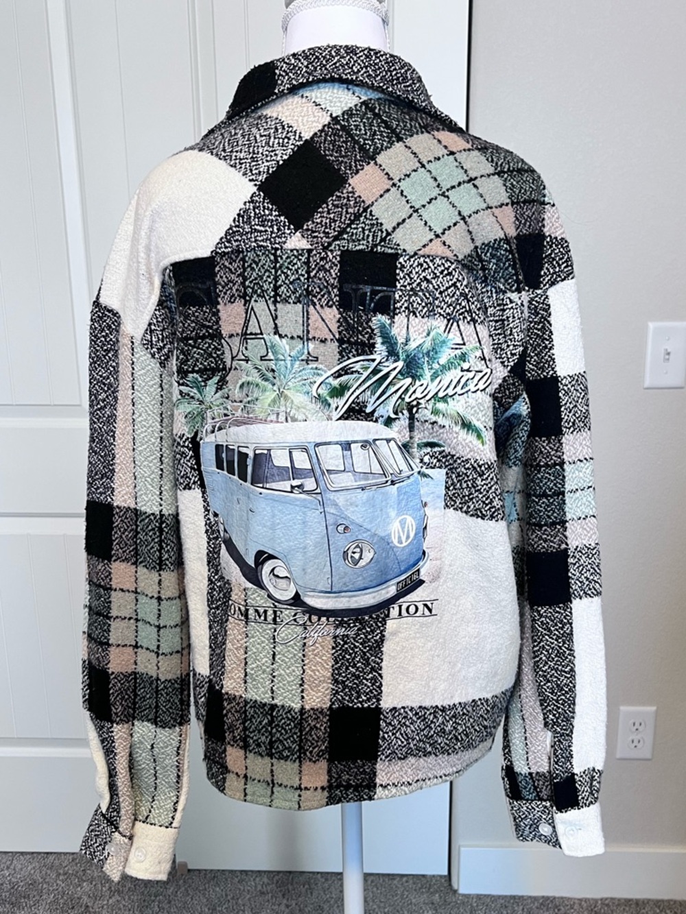 BoohooMAN Crop Boxy Plaid Shacket Great Color Scheme & VW Van Replica NWT Sz S